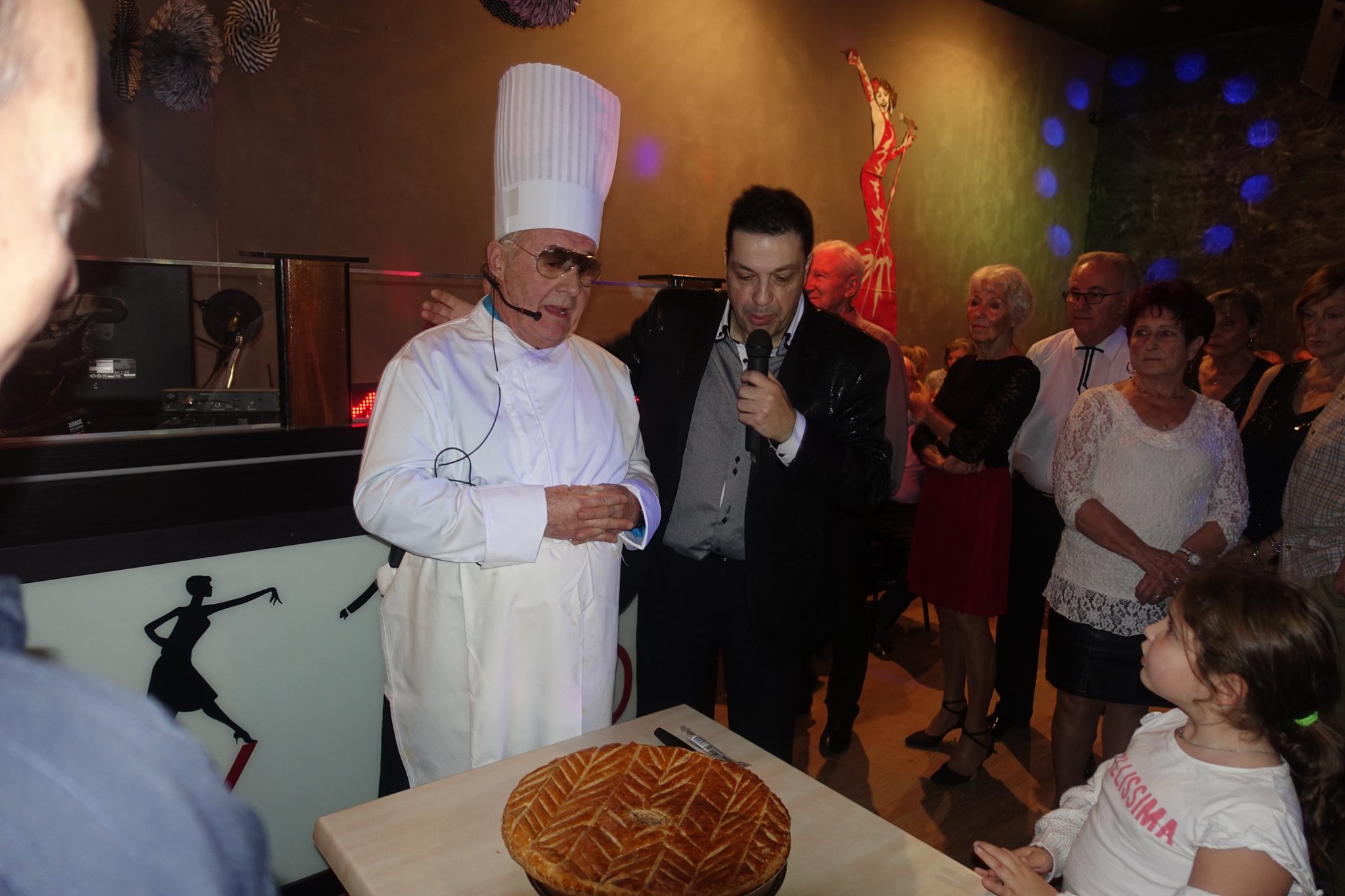 (100 ) Guy Bardel chef et la Galette des Rois au LIDO Dancing Lyon