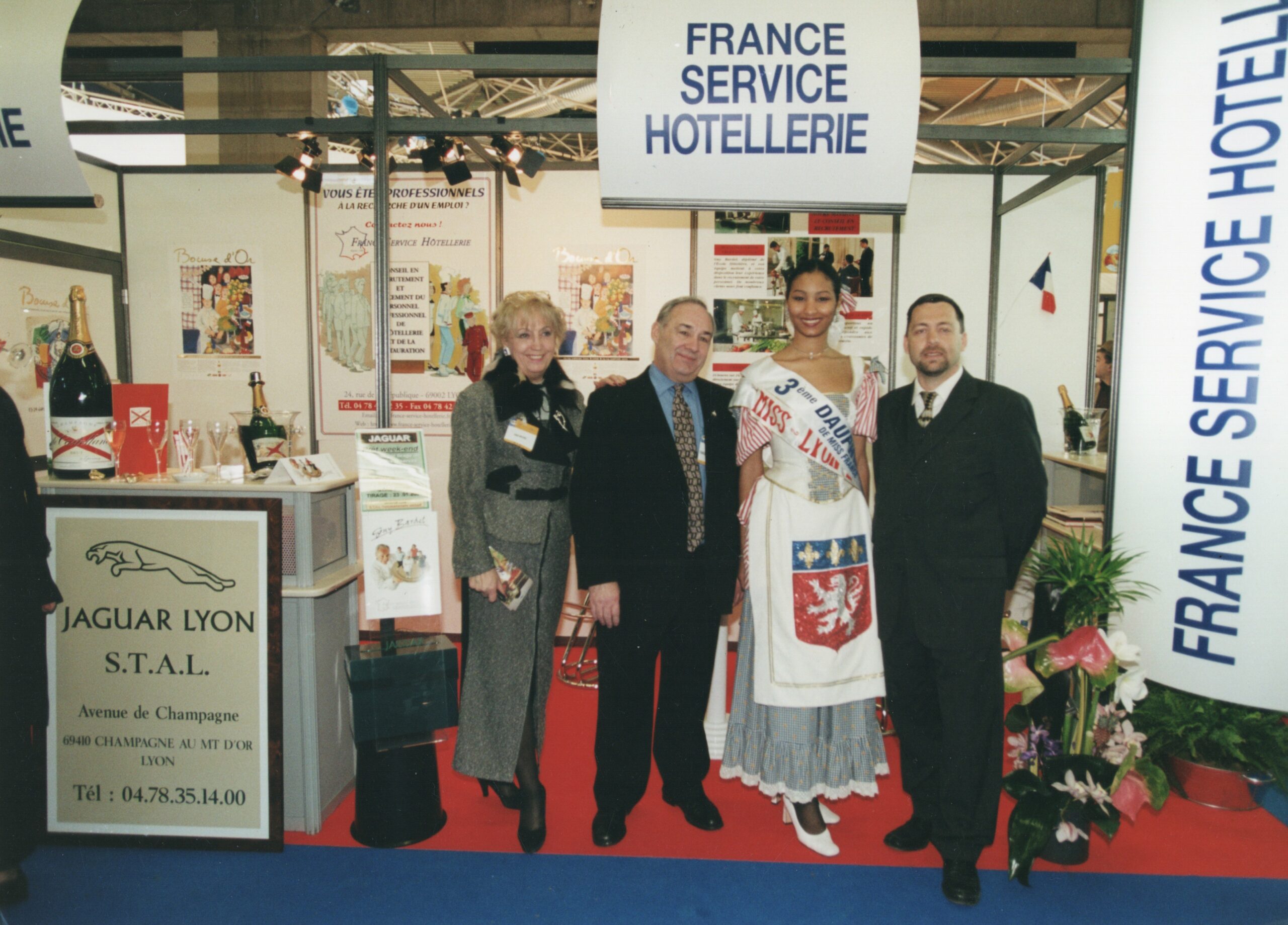 (121)Sur mon Stand au Sirha Christophe Geoffroy et Andrée Michon Présidente des Miss