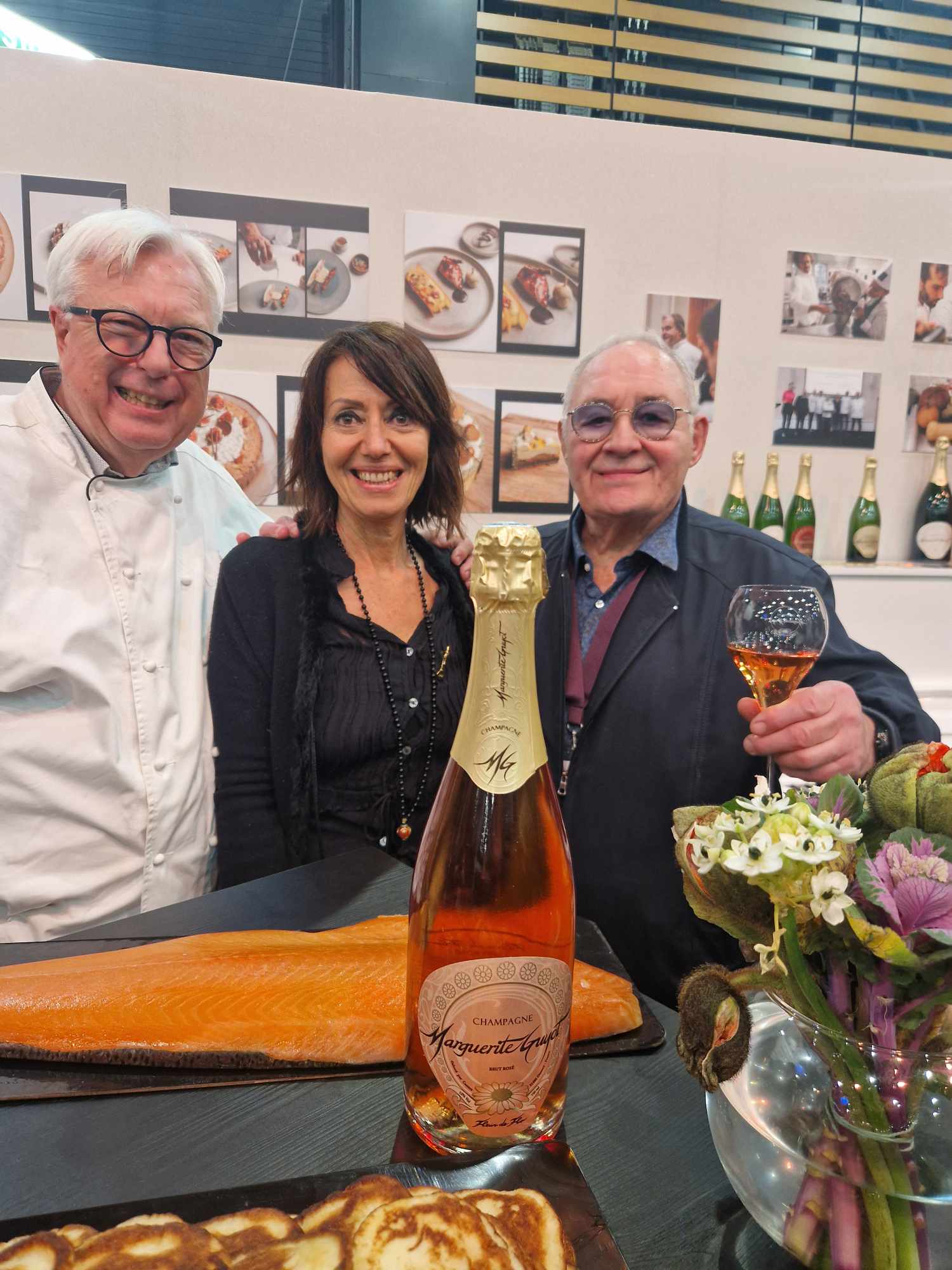 (123) Peter et son célèbre saumon avec ses toast et la pétillante florence Guyot et son champagne Rosé Marguerite Guyot