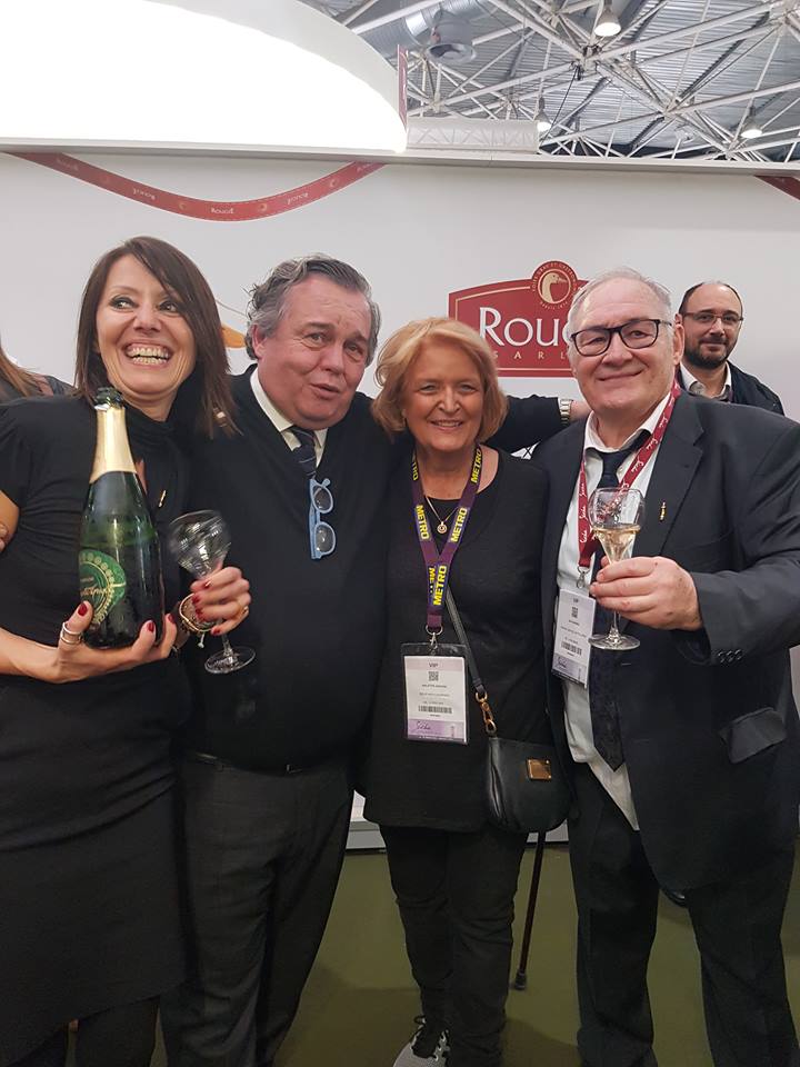 (138) Olivier Ginon Président du Sirah et Arlette Hugon avec Florence Guyot champagne Marguerite