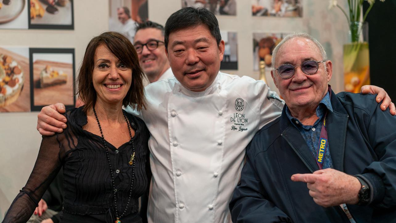 ( 20 )Le Chef Kim Logacci du Léon de Lyon sur le stand de la chaleureuse Florence Guyot au SIRHA