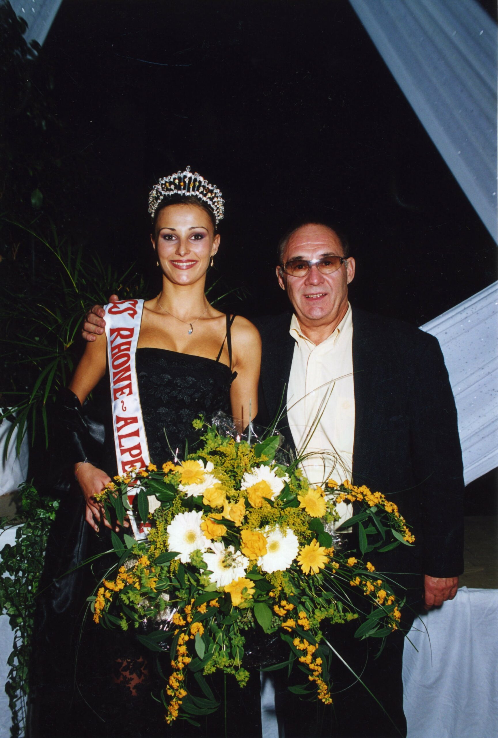 (84) Fanny Anselme serveuse découverte par Guy Bardel elle finira 3e dauphines de Miss France Paris