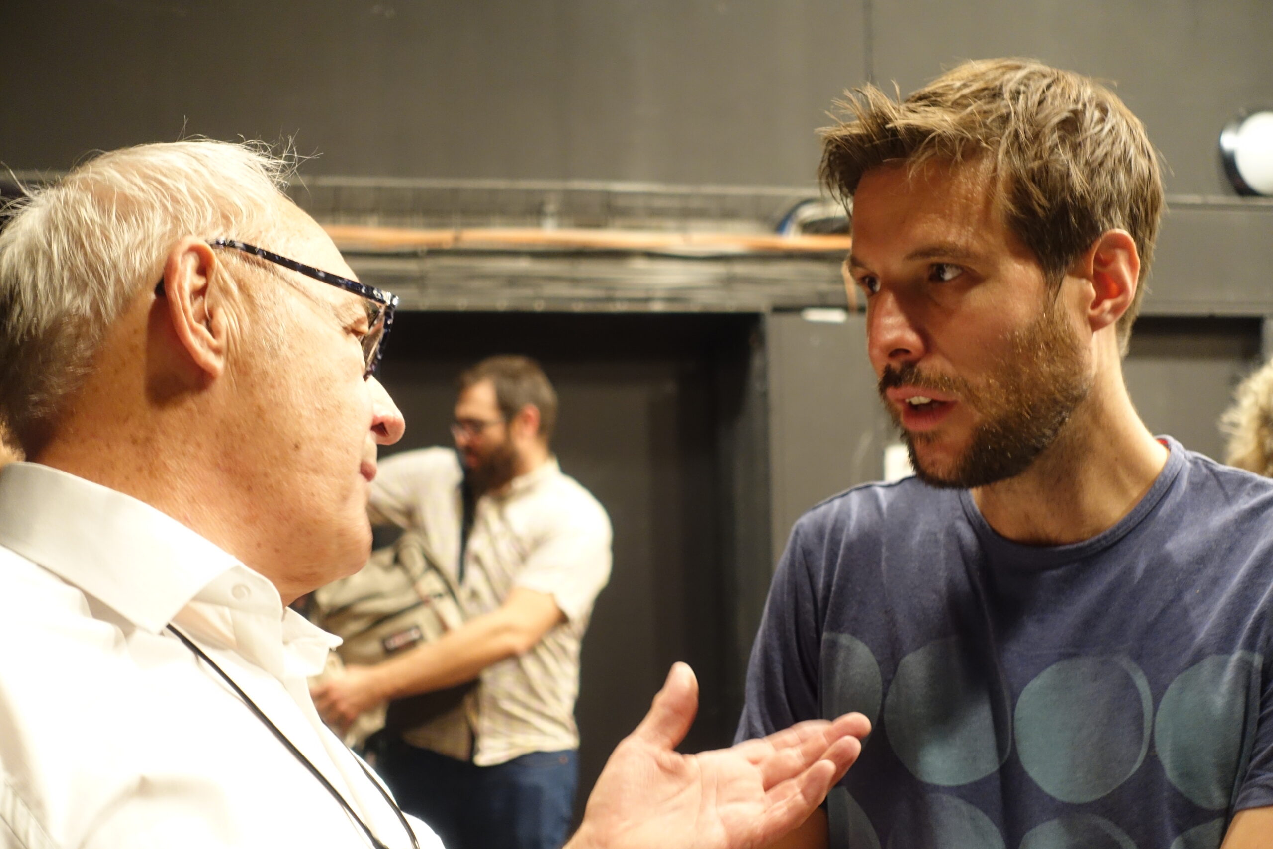 (94) Grégory Cuilleron animateur de télé La tournée des popotes sur la 5 avec Guy en entretien Lyon