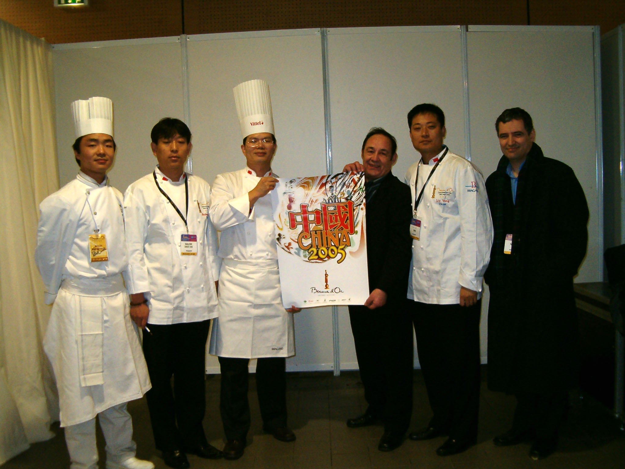 Bocuse d&rsquo;0r l&rsquo;équipe de choc Chinoise avec l&rsquo;ami Guy Bardel Sirha.
