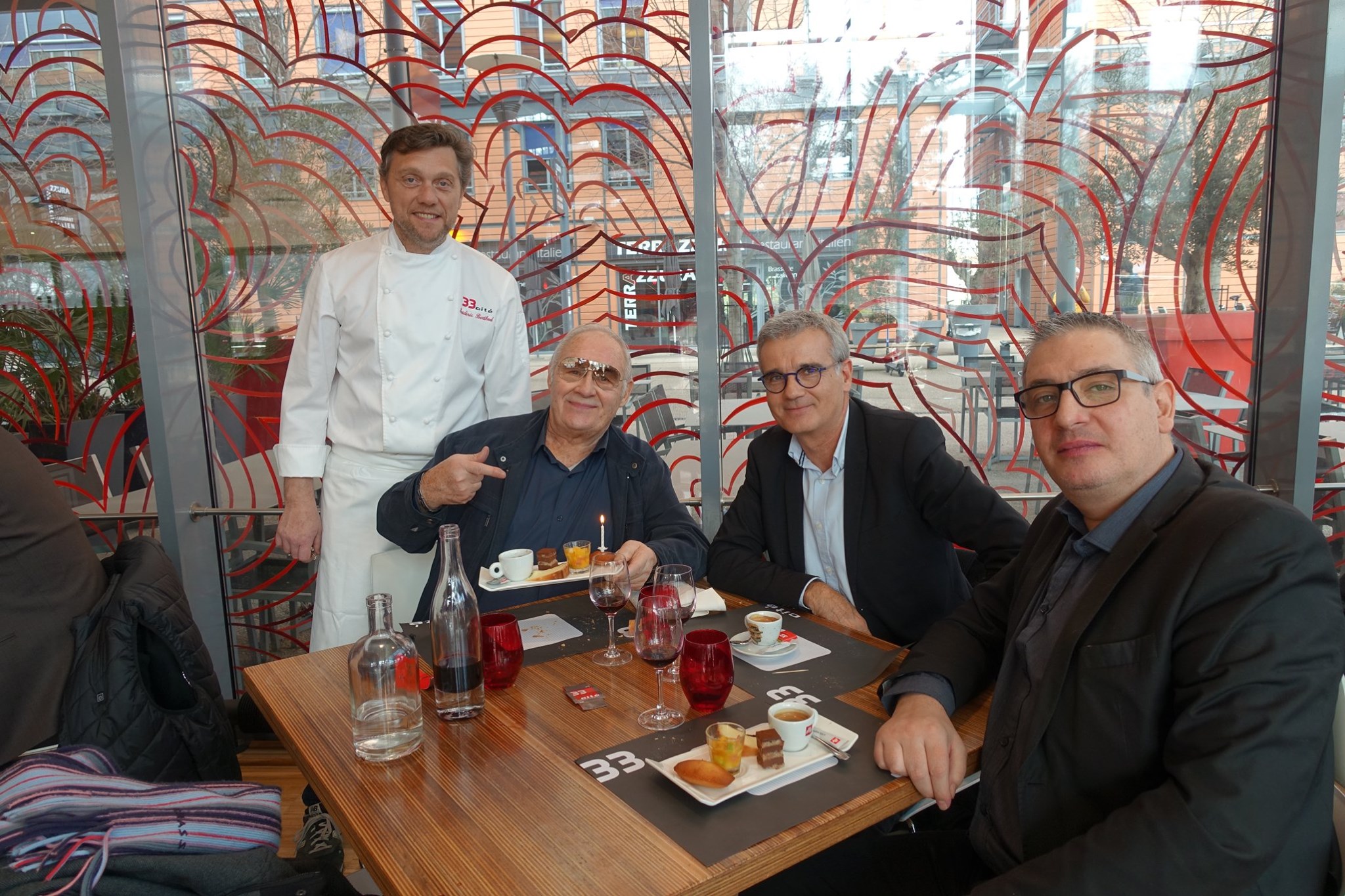 Chef patron Frédéric Berthod mon ami Cité 33 Lyon 6è Anniversaire GB avec des amis