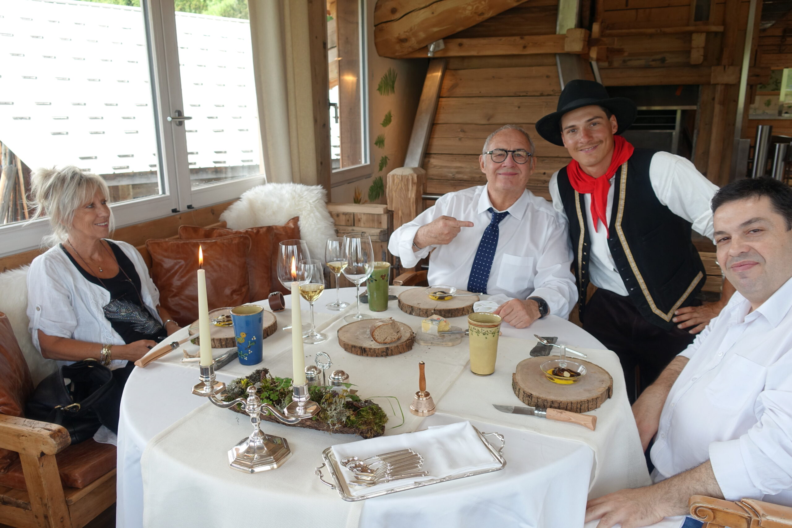 Chez notre ami Marc Veyrat chef emblématique à la maison des bois à Manigod 74 avec le metteur en scène Fred Garcia et Patricia Marc n&rsquo;est pas loin.