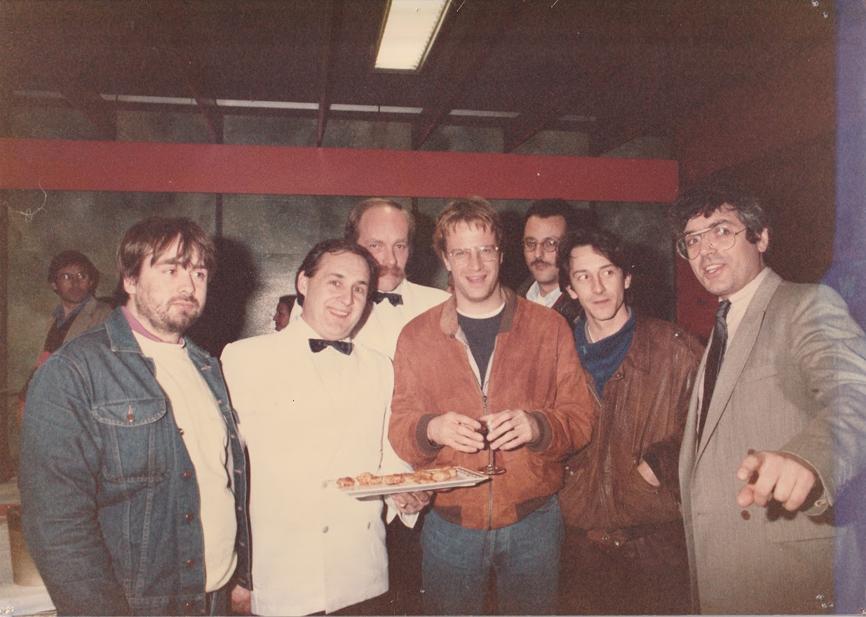 Guy Bardel au service avec Christophe Lambert Acteur et Luc BESSON metteur en Scène et Jean Reno soirée cokctails sortie de film Subway
