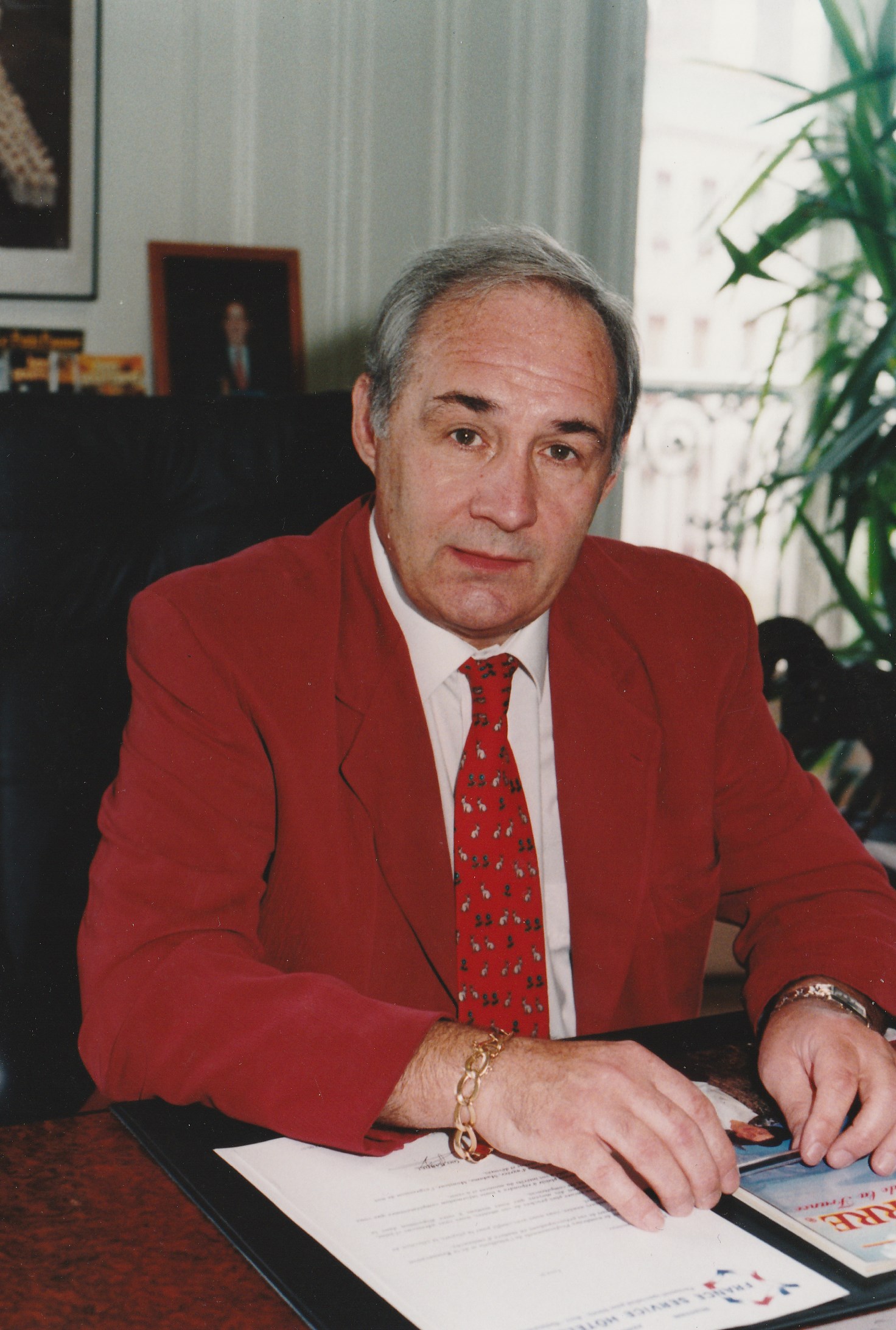 Guy Bardel dans son bureau Lyon F S H 1990