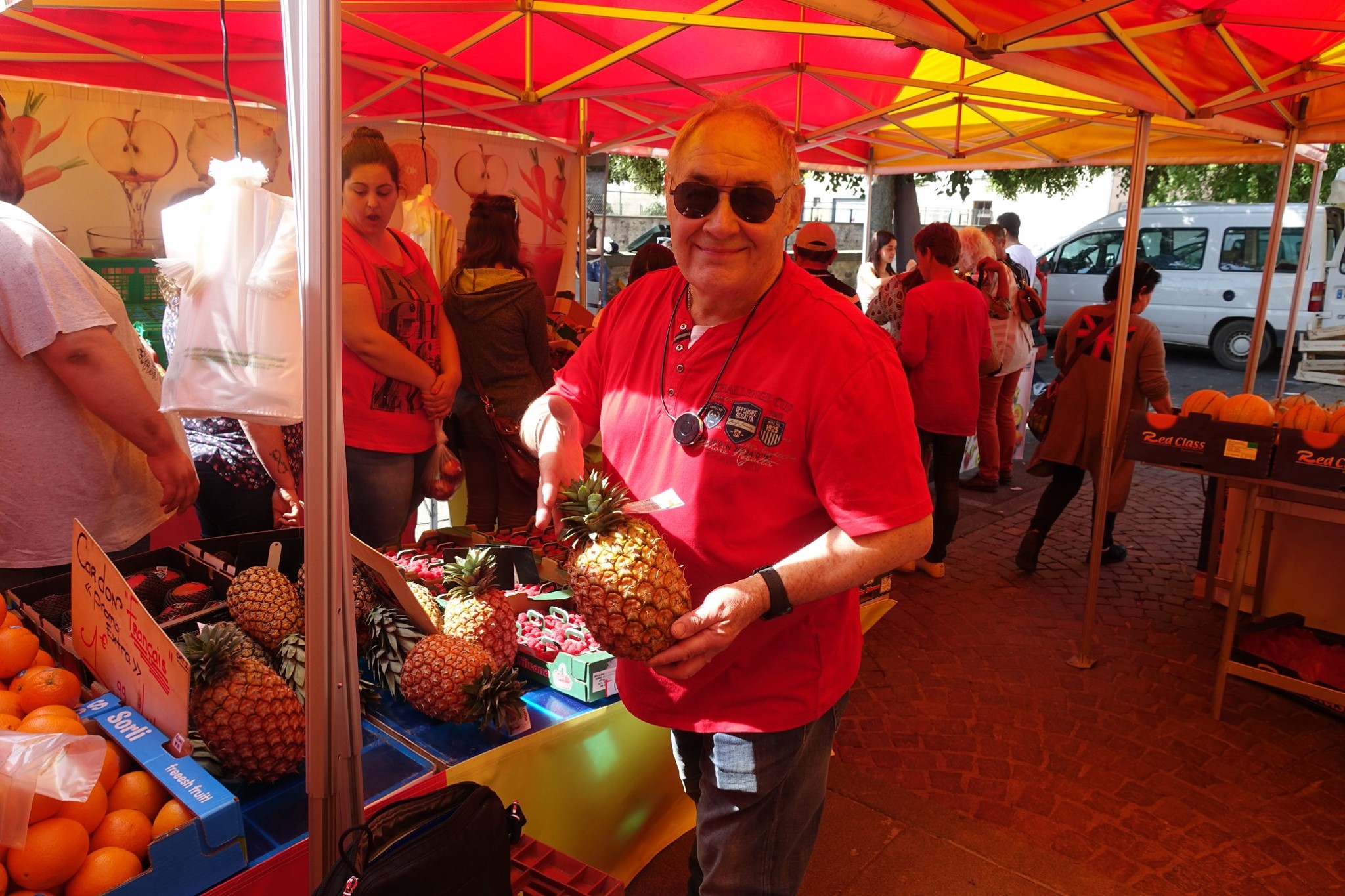 Guy Bardel fait son marché