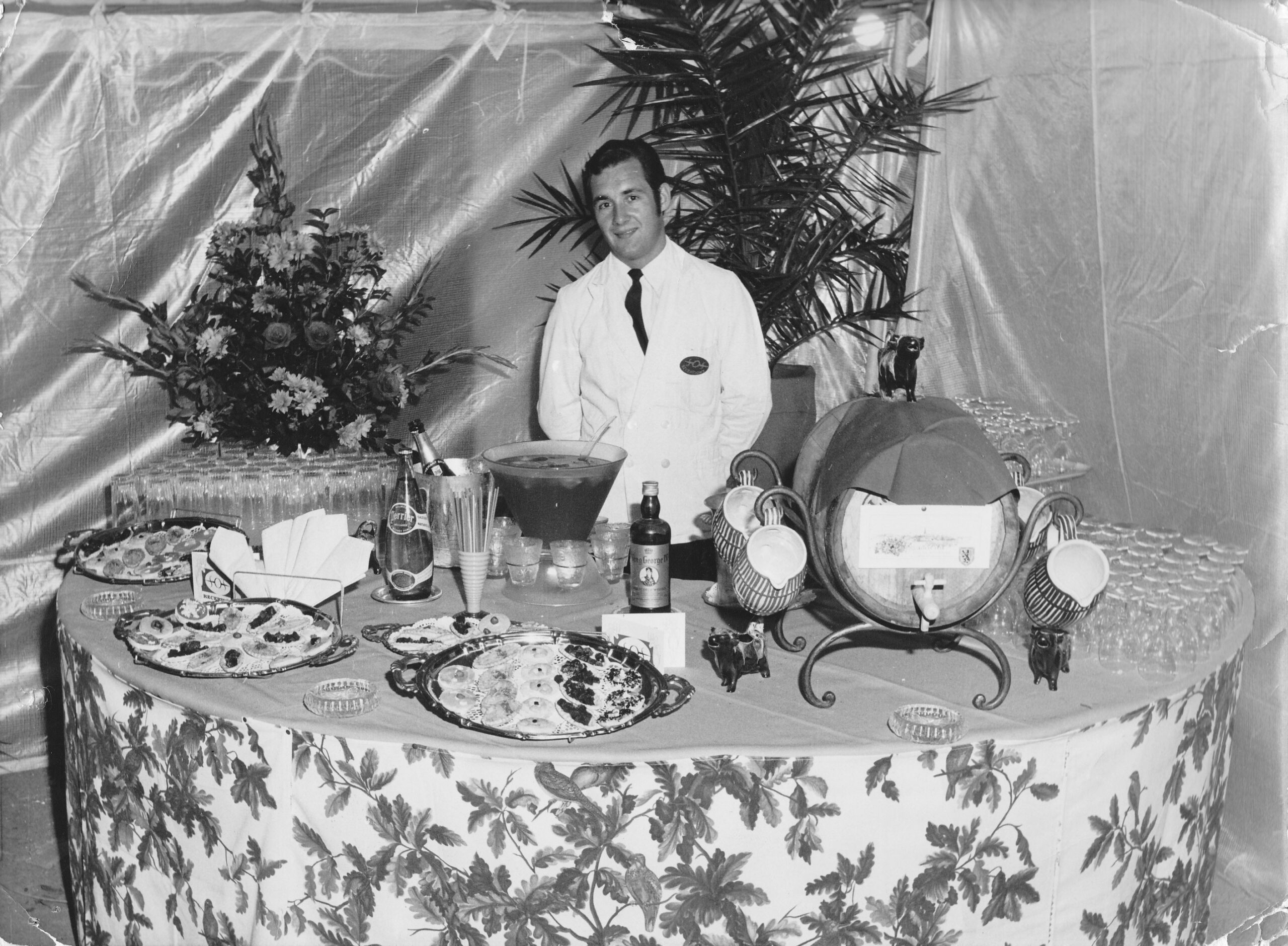Guy Bardel serveur en formation .1970