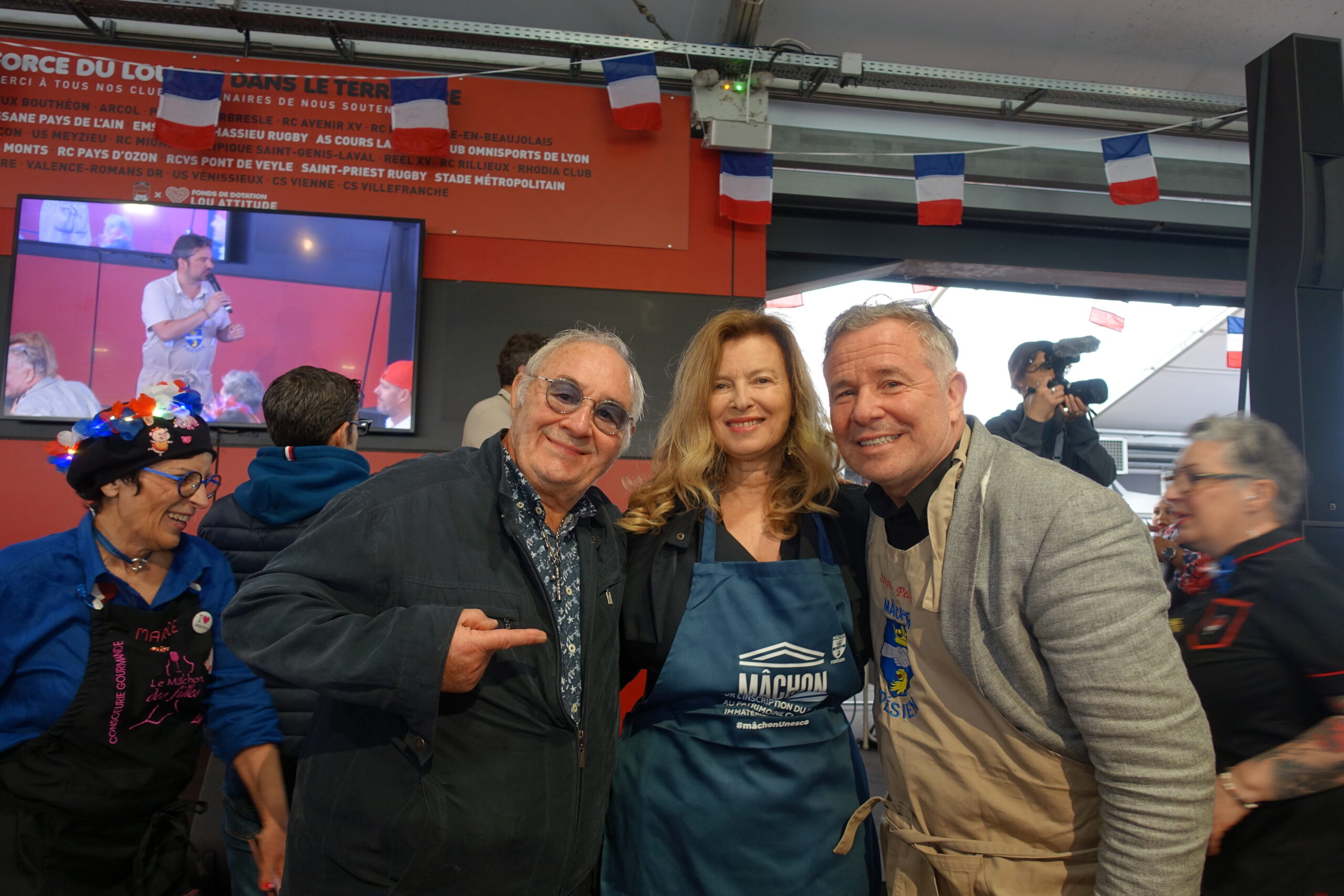 Guy et Valerie Trierweiler journaliste et animatrice télé et Sféphane Pelletier l&rsquo;ami des stars BRO&rsquo;C BAR 2024