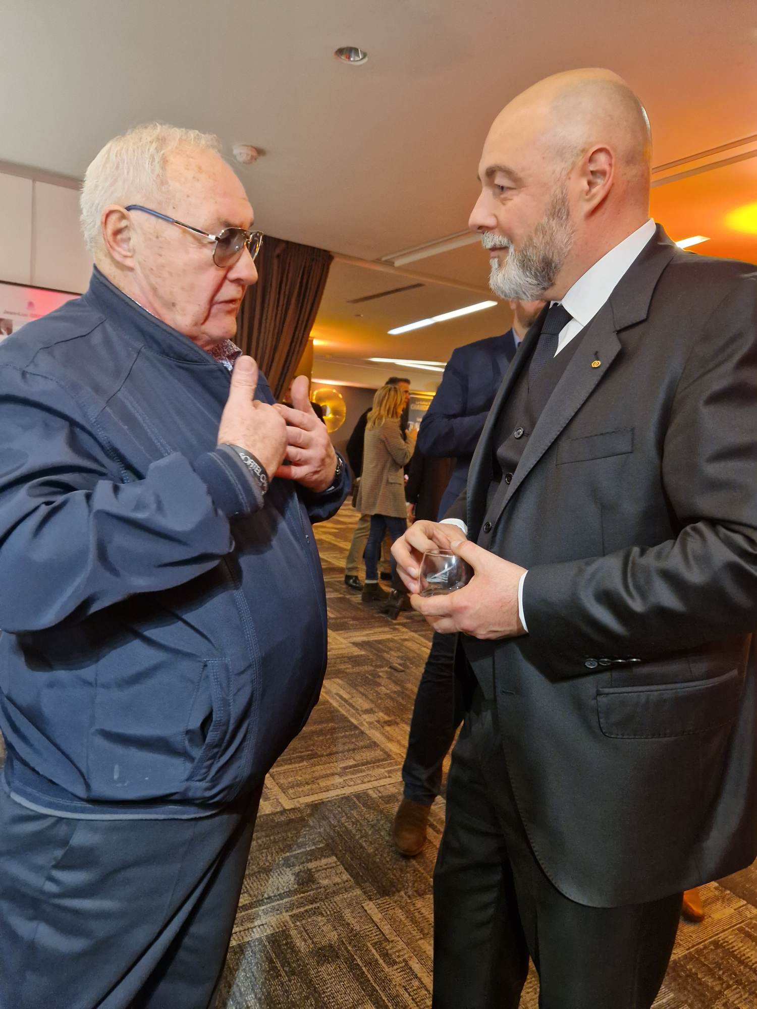 Le Directeur du Sofitel Monsieur Vincent Galoche en discution avec GB