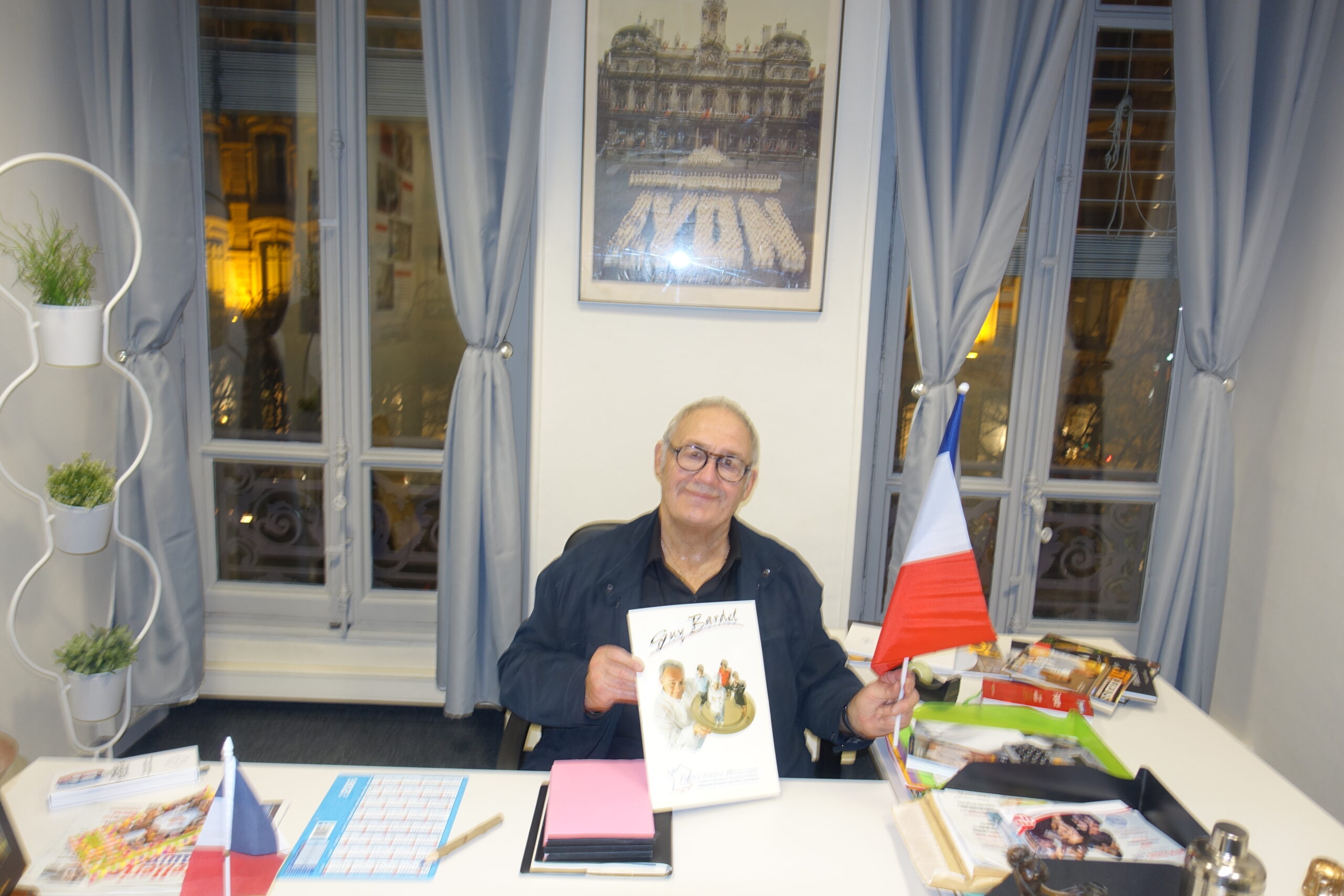 Le Patron Guy Bardel dans son bureau