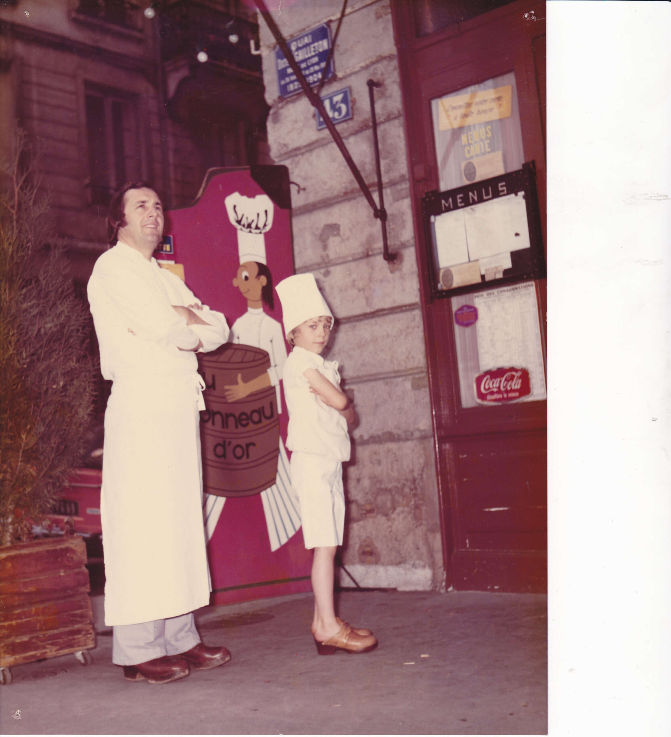 Le chef Guy Bardel et son fils David le Tonneau D&rsquo;or 1975