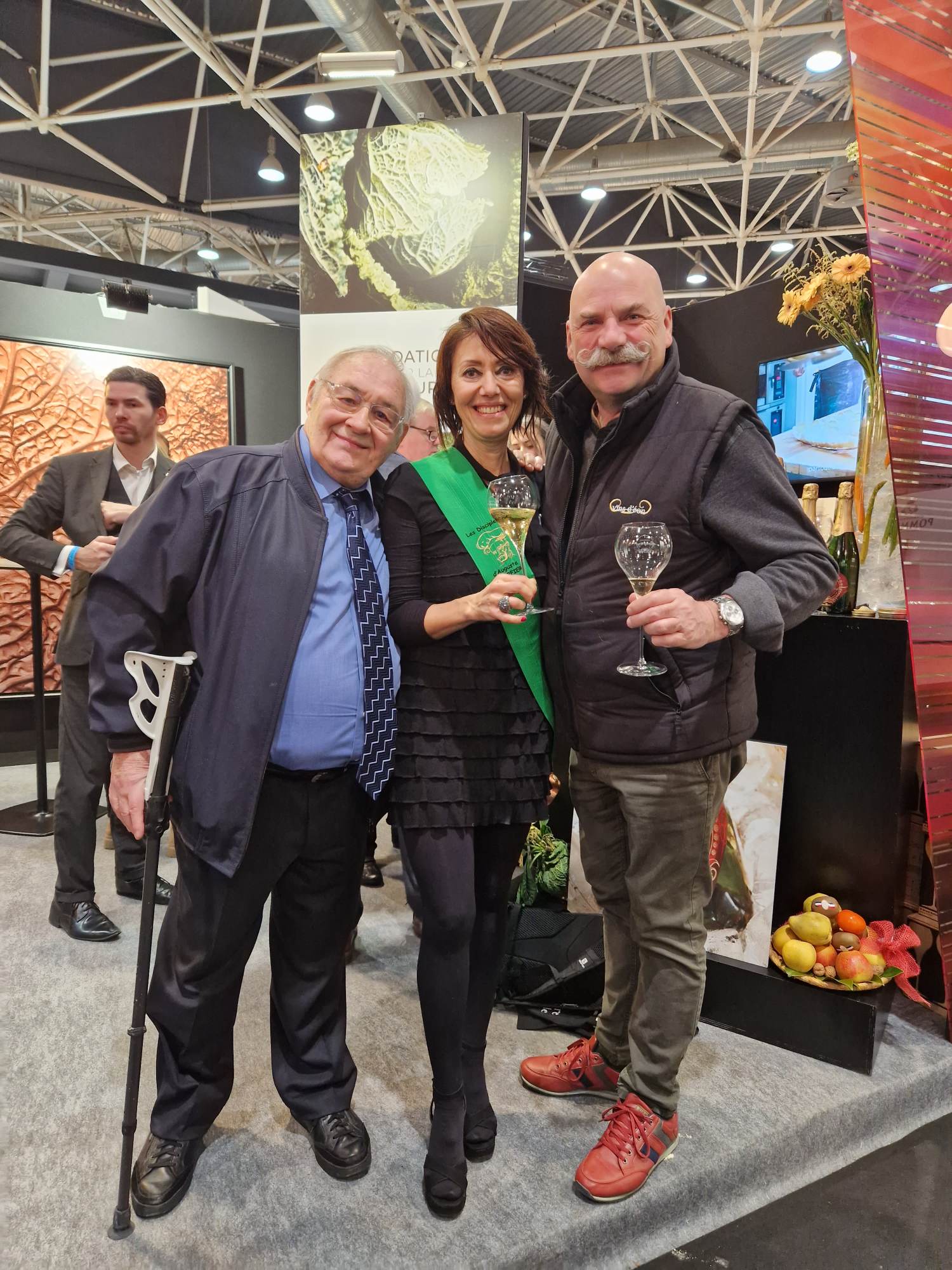 Le meilleur Sommelier de Lyon Yann avec Florence Guyot et son champagne Sirha 25