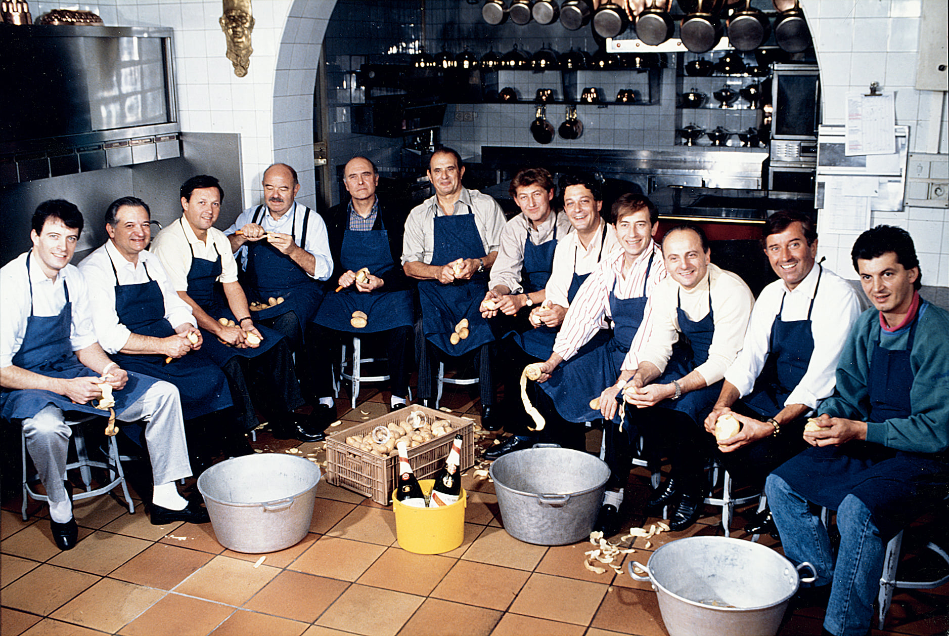 Les anciens chefs étoilés MOF Paul Bocuse et le gotha la crème de la grande cuisine de France avec mon Ami Roger Jaloux resté 40 ans chez Monsieur Paul souvenir d&rsquo;exception