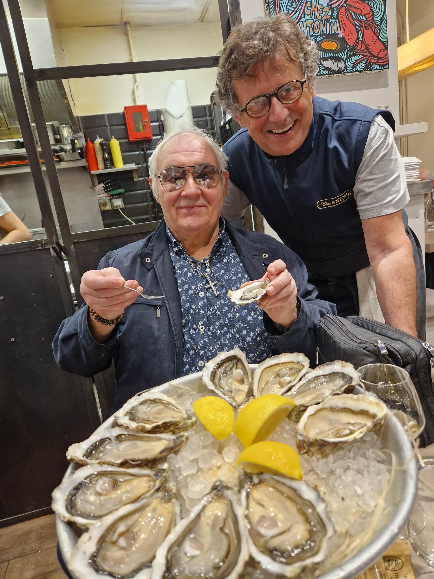 Les meilleures huitres de lyon chez Anthonin et son Boss Eric Giraud adorable.