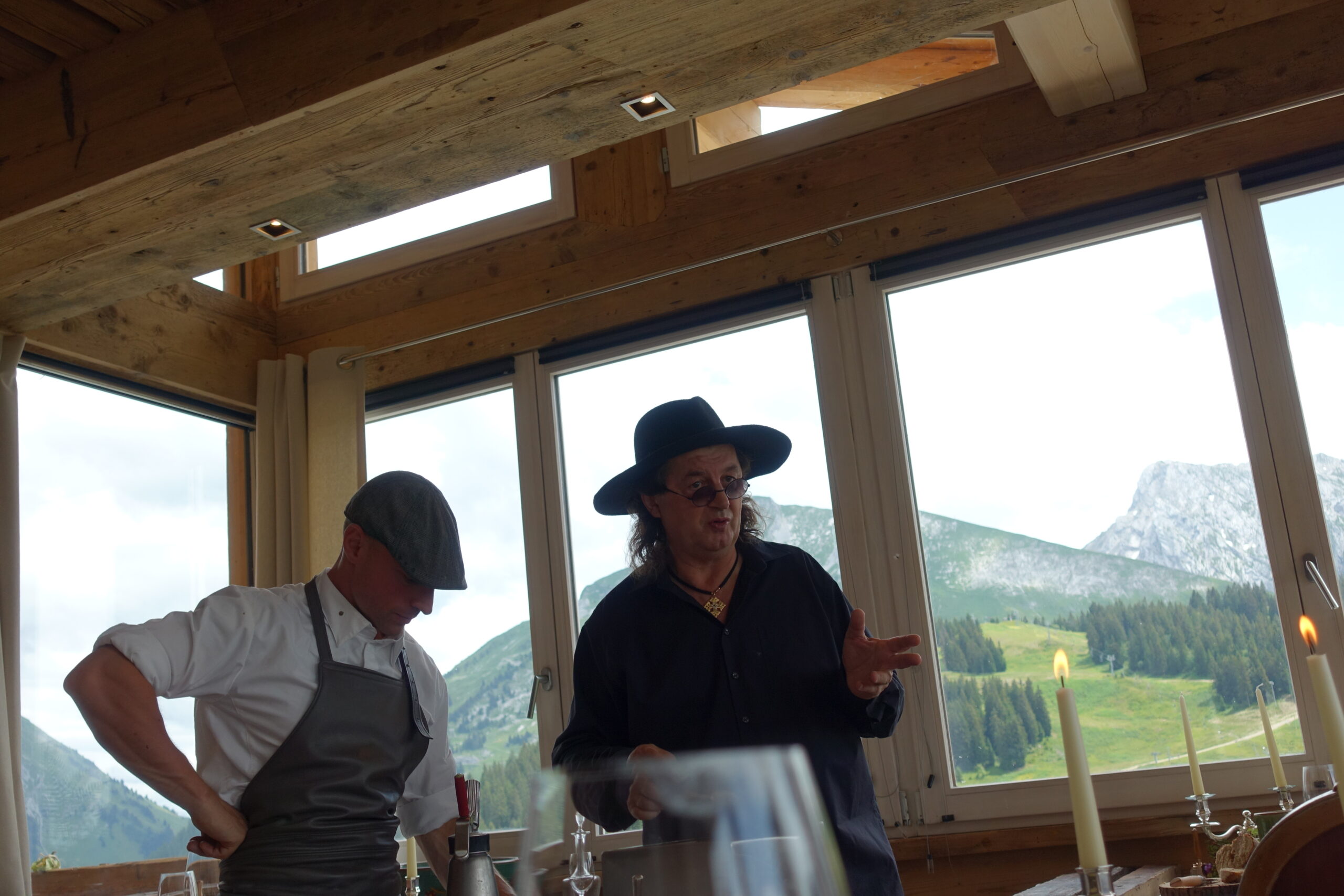 Marc Veyrat dans l&rsquo;action dans sa maison des bois à Manigot 74